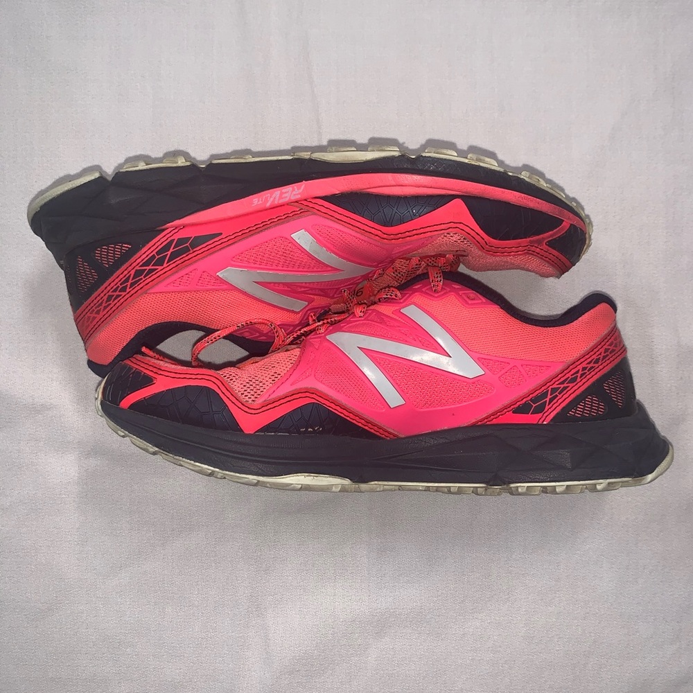 NEW BALANCE 910v3 trail sneakers